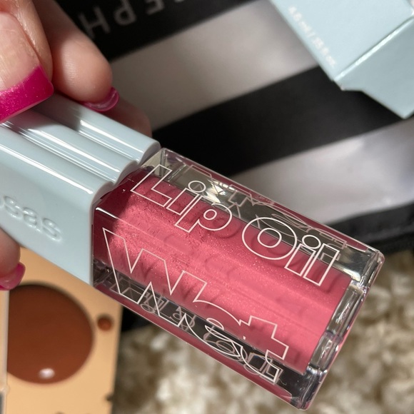 ⭐️3/$50! Sephora Bundle Kosas Wet Lip Oil Malibu, MAC, Clinique shadow quad bag - Picture 1 of 11